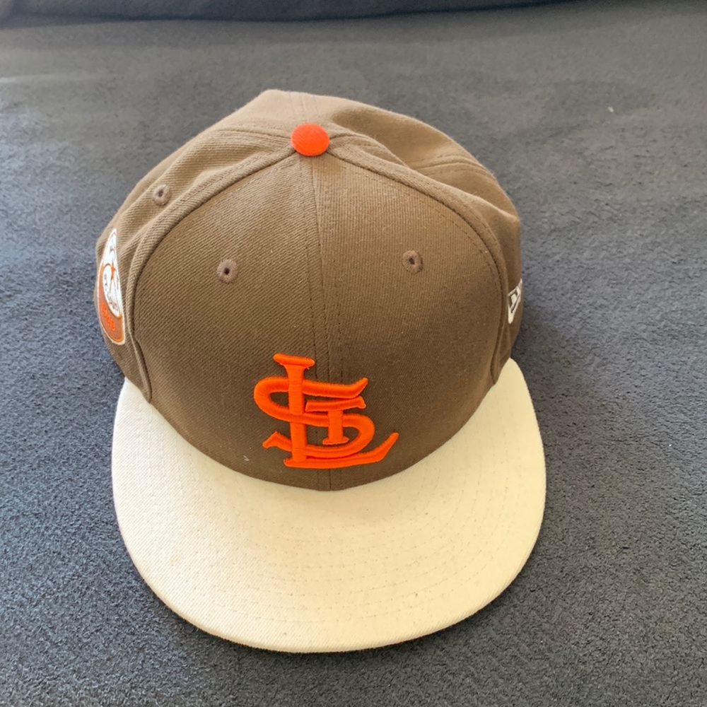 Snap back Hat